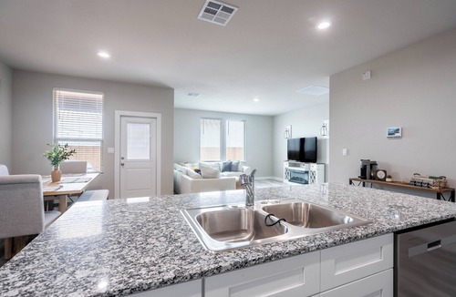 Odessa House | Sleeps 10 - New Build - Arcade Games + Fire Pit