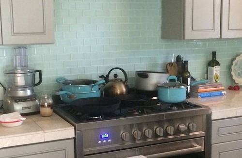 Central Southwest Other | Sleeps 10! NRG/Med Cntr 4/2 Houston Farmhouse w/POOL, balcony, HUGE lvng room.