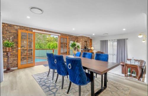 Ipswich House | Sleeps 10 - Pool - 5 Bedrooms