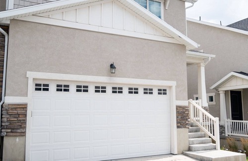 Herriman House | ⭐️Sleeps 10⭐️ Pool and workout room access⭐️