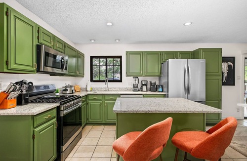 North San Antonio - SAT House | Sleeps 10 - Pool - Hot Tub - Fire Pit - Playground