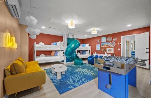 Seminole House | Sleeps 10 - Pool Slide Pickleball & Fire Pit