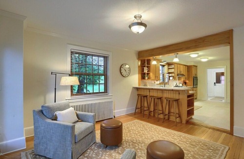Orrtanna House | Sleeps 10, Private, Farmhouse.