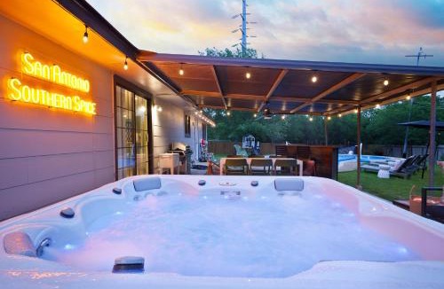 North San Antonio - SAT House | Sleeps 10 Private Pool Hot Tub Fire Pit Playground