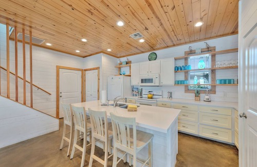 Old Town House | Sleeps 10 Quiet Shared Pool 2 Min Drive to Beach Family Friendly Porch