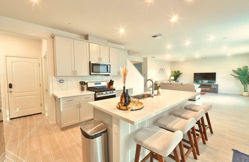 Pleasant Grove House | Sleeps ~10 -Roseville 5-Beds 3-Baths Family-Friendly Gem