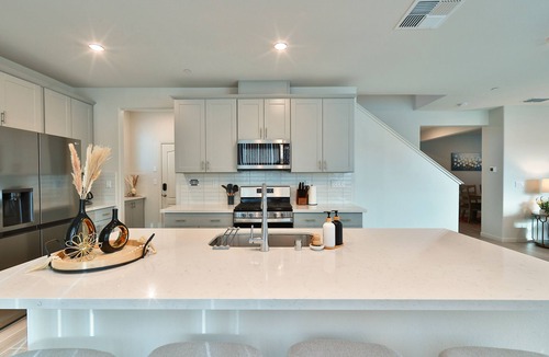 Pleasant Grove House | Sleeps ~10 -Roseville 5-Beds 3-Baths Family-Friendly Gem