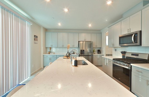 Pleasant Grove House | Sleeps ~10 -Roseville 5-Beds 3-Baths Family-Friendly Gem