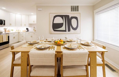 Petersburg House | Sleeps 10 | Spacious Luxe Retreat w/Fireplace