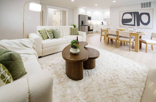 Petersburg House | Sleeps 10 | Spacious Luxe Retreat w/Fireplace