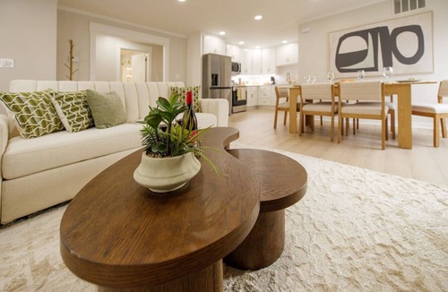 Petersburg House | Sleeps 10 | Spacious Luxe Retreat w/Fireplace