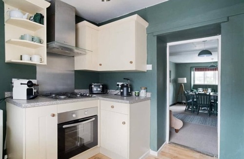 Moreton-in-Marsh Apartment | Sleeps 10 with private garden