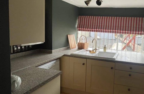 Moreton-in-Marsh Apartment | Sleeps 10 with private garden