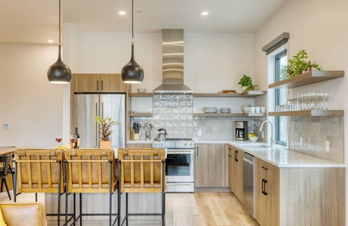 Bend House | Sleeps 100! 20 Modern Units, 50 BDRs, Near DT Bend