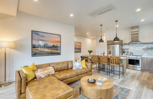 Bend House | Sleeps 100! 20 Modern Units, 50 BDRs, Near DT Bend