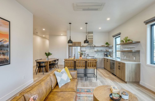 Bend House | Sleeps 100! 20 Modern Units, 50 BDRs, Near DT Bend