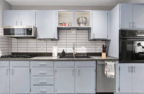 Lenexa House | Sleeps 11|4BR+KingBeds|Fenced Yard+Pets+FIFA