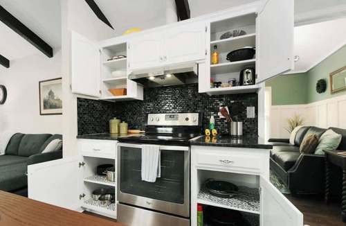 Nall Hills House | Sleeps 11+ Comfy Beds:Mins to KC World Cup Stadium