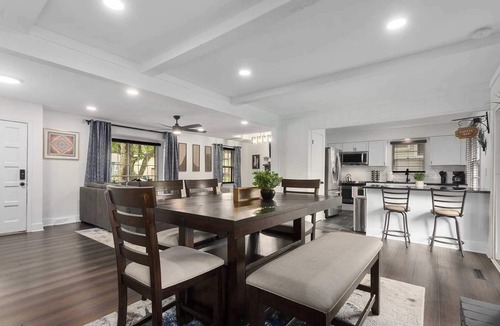 Lenexa House | Sleeps 11 Great for Groups|KingBeds|Fenced Yard