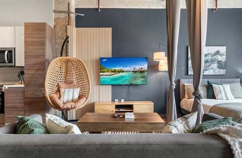 Downtown Dallas Apartment | Sleeps 11 I Downtown I Walk to Conv Ctr I 24hr Gym