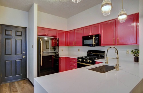S Y Jackson House | Sleeps 11! Mountain View’s. Fully renovated 4 Bedroom 3 Full Bathroom.