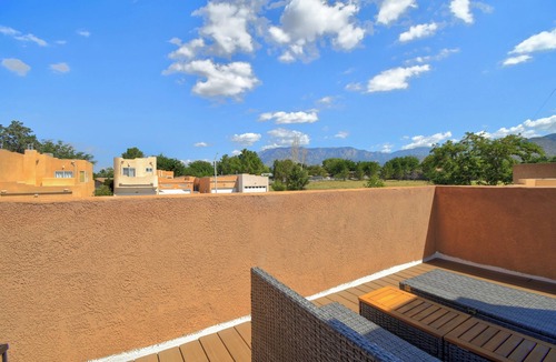 S Y Jackson House | Sleeps 11! Mountain View’s. Fully renovated 4 Bedroom 3 Full Bathroom.