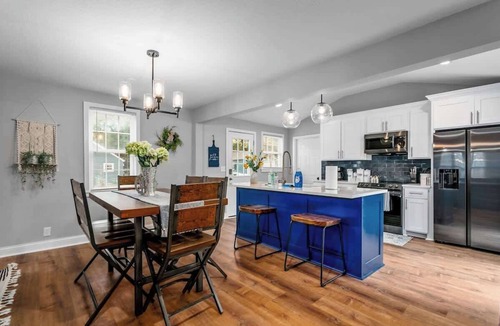 Overland Park House | Sleeps 12 20 mins to GEHA/World Cup Large Home OP