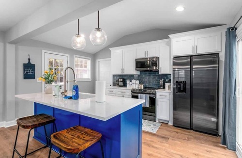 Overland Park House | Sleeps 12 20 mins to GEHA/World Cup Large Home OP