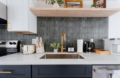 Judkins Park House | Sleeps 12 · 3-Kitchen · Walk to Link Light Rail