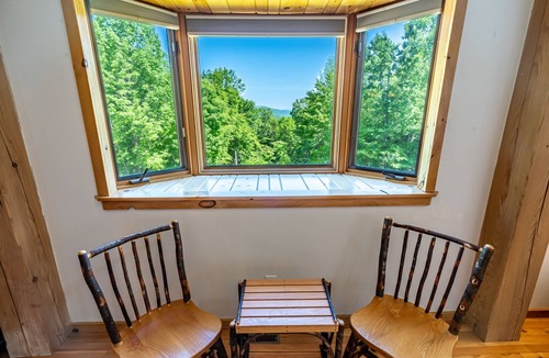 North Creek House | Sleeps 12 | 40 Private Acres | 10 Min Gore Mountain | 5BR Lodge