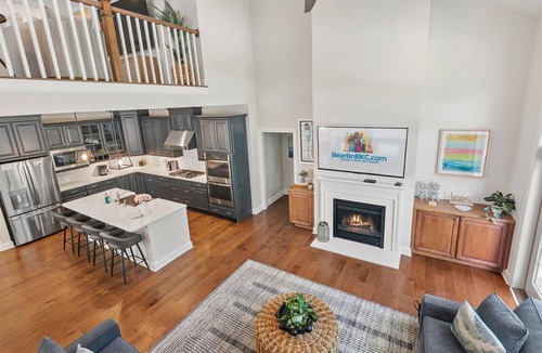 Long Neck House | Sleeps 12 5BR FirePit+Pool Linens Included