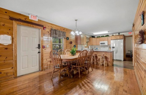 Pigeon Forge Condo | Sleeps 12, close to Dollywood, hot tub!