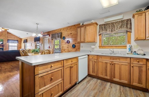 Pigeon Forge Condo | Sleeps 12, close to Dollywood, hot tub!