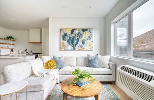 Humboldt Apartment | Sleeps 12 - Exclusive Floor - Great for Groups