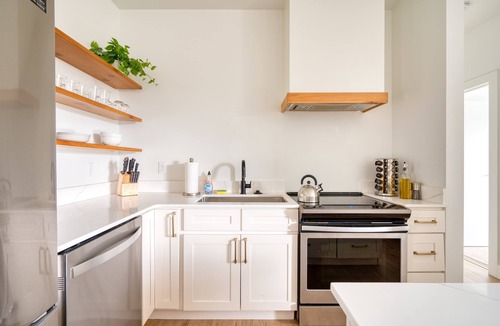 Humboldt Apartment | Sleeps 12 - Exclusive Floor - Great for Groups