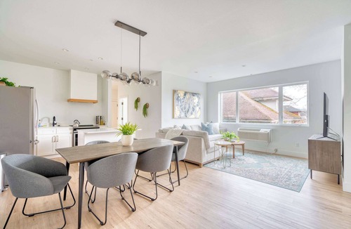 Humboldt Apartment | Sleeps 12 - Exclusive Floor - Great for Groups