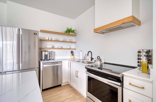 Humboldt Apartment | Sleeps 12 - Exclusive Floor - Great for Groups