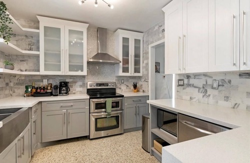 Coral Way Villa | Sleeps 12 , huge heated pool & spa, near Brickell.