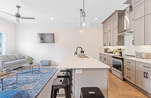 Eastwood House | *SLEEPS 12* Keep the Secret *EAST NASH1* 4BR* 4BA*