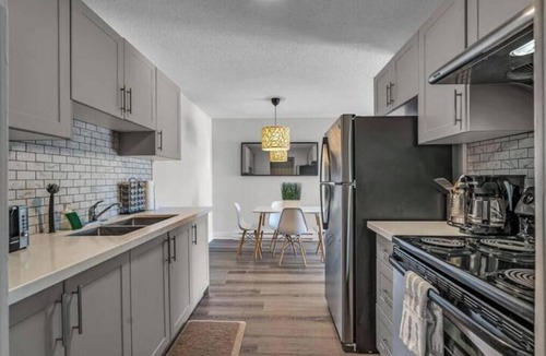 Long Sault Apartment | Sleeps 12 Pet Wifi 10 mins to Cornwall