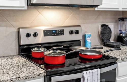 Fort Worth House | Sleeps 12 Private BRs Wifi Kitchen