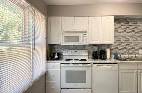 Yorkville Apartment | Sleeps 12/Riverfront/Fishing from Backyard