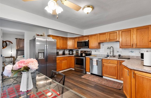 Northampton House | Sleeps 12 , Safe area , Close to top attractions