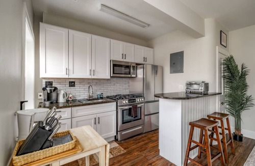 Adams Morgan Apartment | Sleeps 12 | THREE Units In Central Adams Morgan