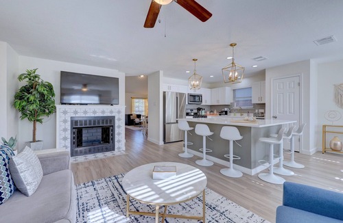 Willow Run House | Sleeps 12 | UT Access + Austin Concert Series 5BR