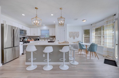 Willow Run House | Sleeps 12 | UT Access + Austin Concert Series 5BR