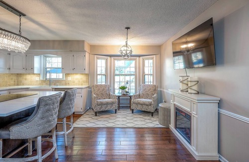 Prairie Village House | Sleeps 12-WELCOME WORLD CUP FANS