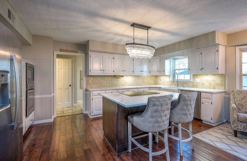 Prairie Village House | Sleeps 12-WELCOME WORLD CUP FANS