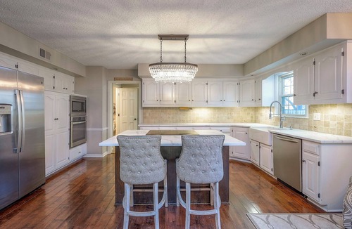 Prairie Village House | Sleeps 12-WELCOME WORLD CUP FANS