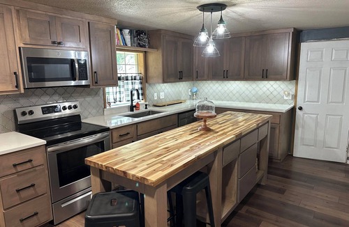 Cookson House | Sleeps 13 ~ 2-story home,1/4 mile to water!